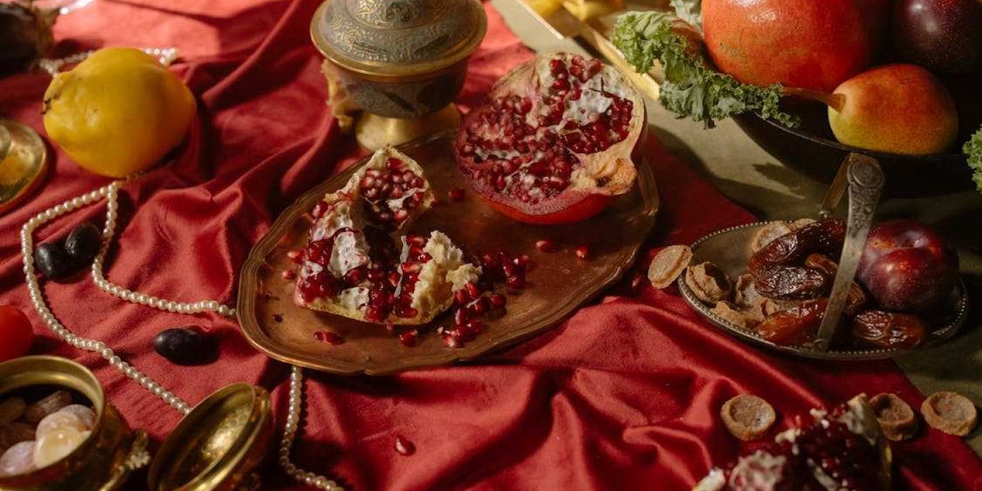 Kurma dan pomegranate (Pexels)