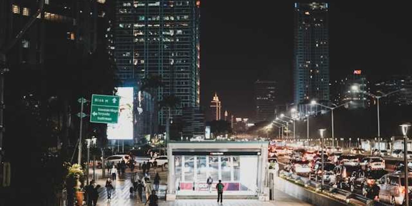 Jakarta dikenal sebagai pusat bisnis prestisius (Azka Rayhansyah/Unsplash)