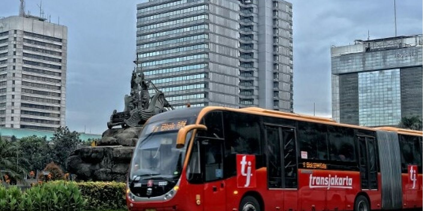 Bus TransJakarta (Pinterest: Eg S)