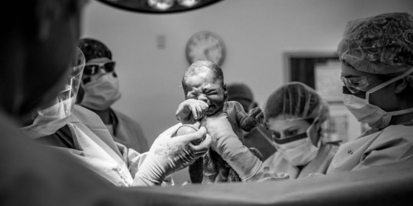 FOTO: Bayi Tidak Menangis Saat Lahiran (Pinterest: huffpost)