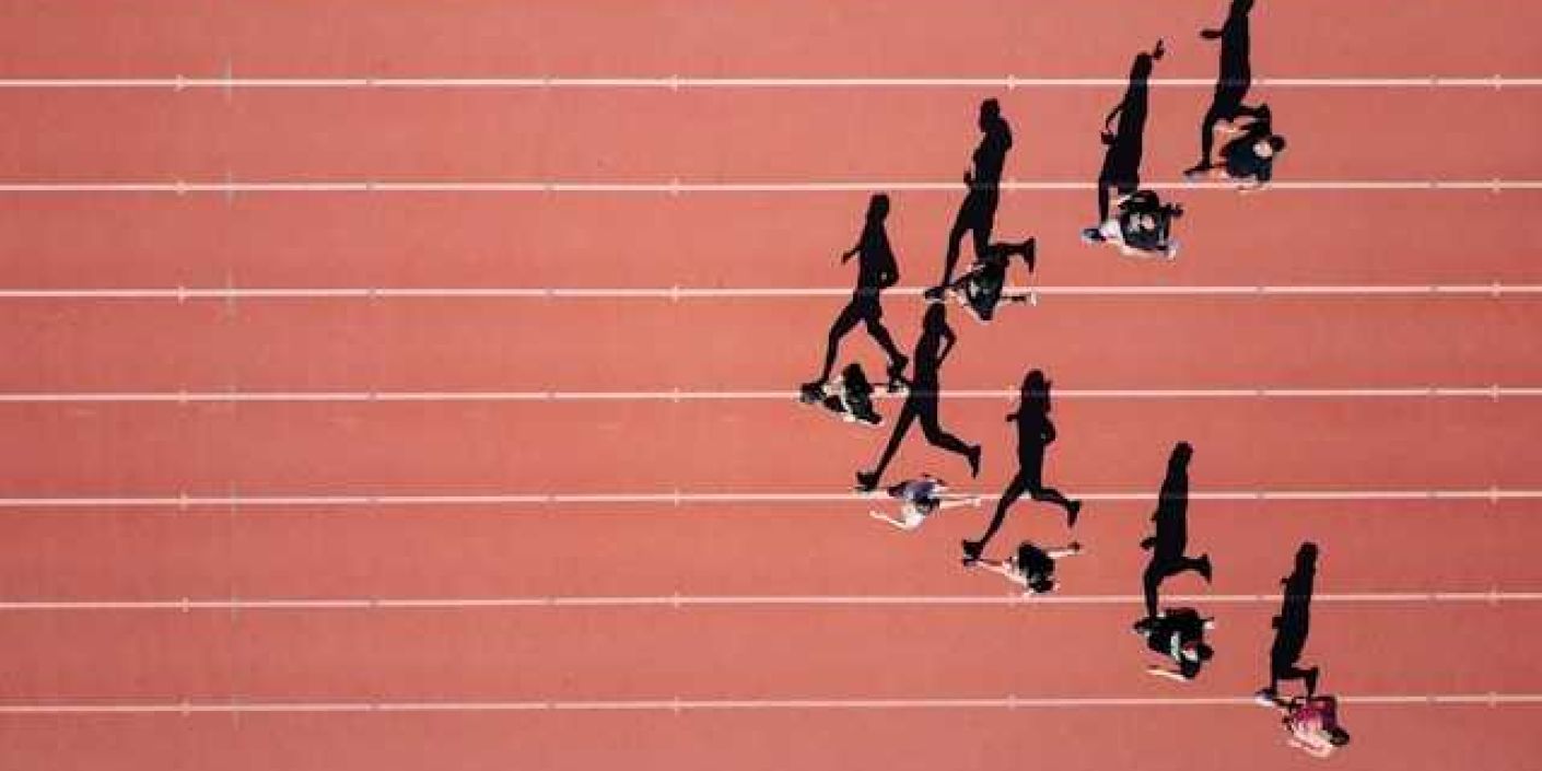 Berlari memiliki segudang manfaat yang tidak boleh terlewatkan (Foto: unsplash/Steven Lelham)