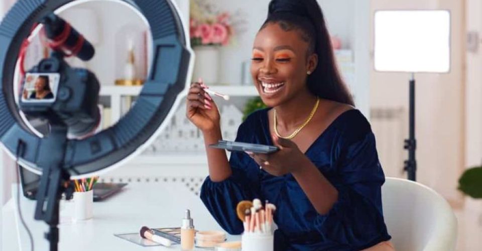 Content Creator (Pinterest: theworkathomewoman.com)