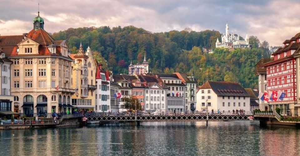 Foto: Swiss diduga menjadi salah satu tempat penyimpanan aset pejabat korupsi dari Indonesia (Pinterest: The Crazy Tourist)