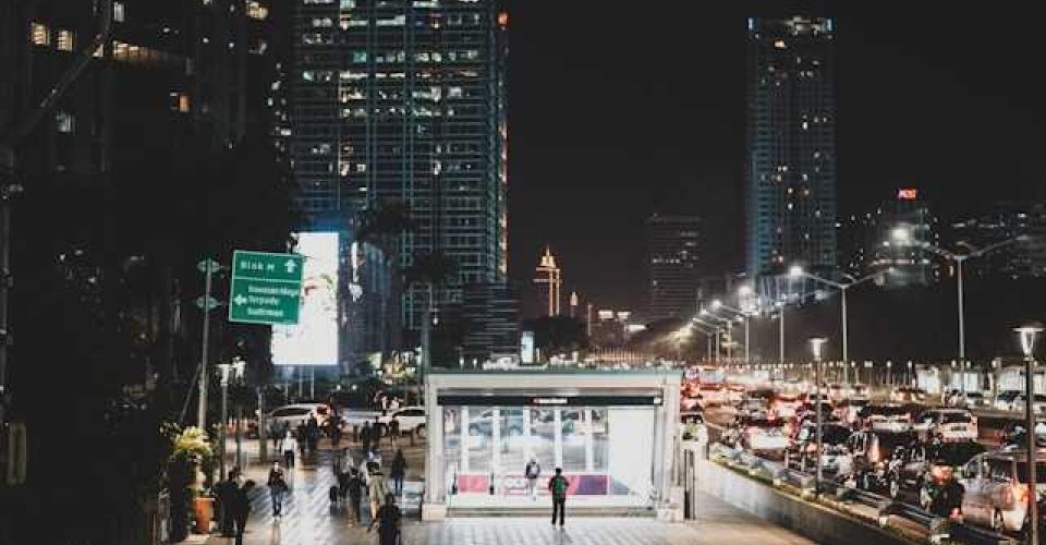 Jakarta dikenal sebagai pusat bisnis prestisius (Azka Rayhansyah/Unsplash)