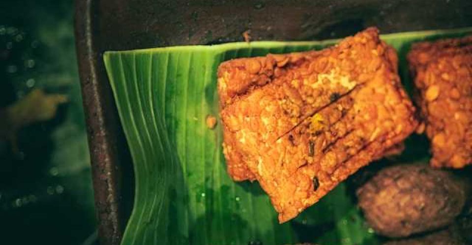 Tempe goreng, salah satu makanan yang sering dikonsumsi masyarakat Indonesia (Foto: unsplash/Fairuz Naufal Zaki)