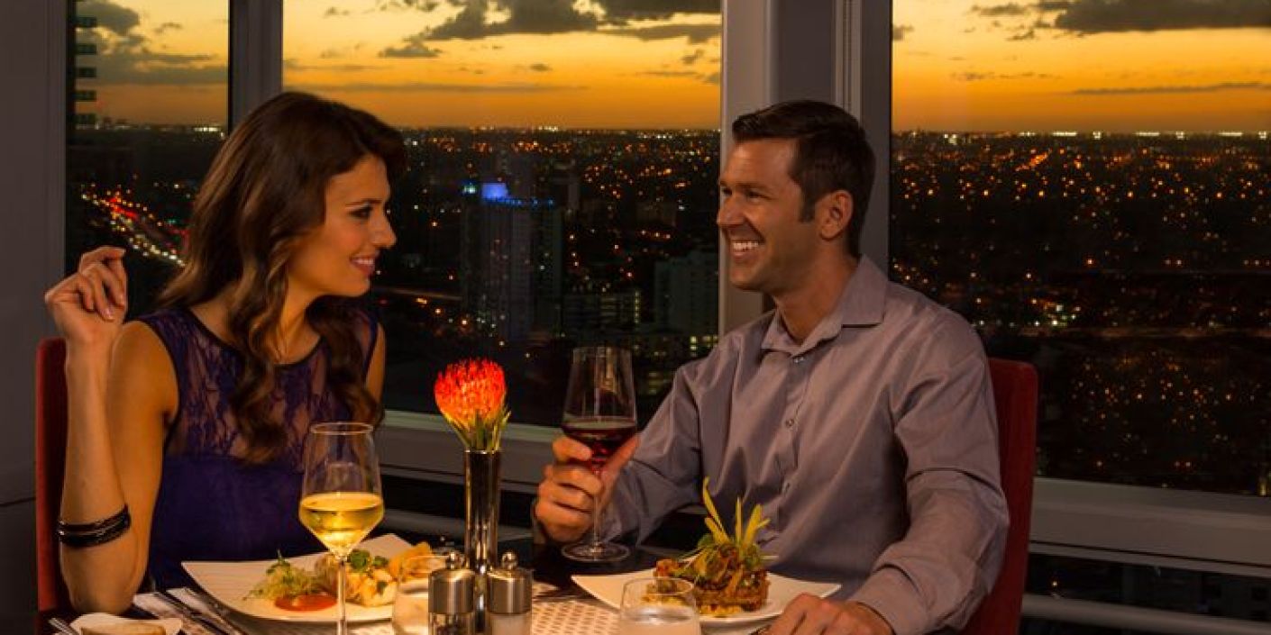 Romantic Dinner (Pinterest: Conrad Cartagena)