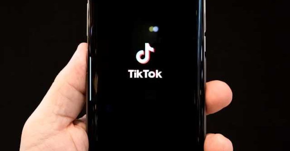 Tiktok chroming menjadi tren berbahaya bagi anak muda (Olivier/Unsplash)