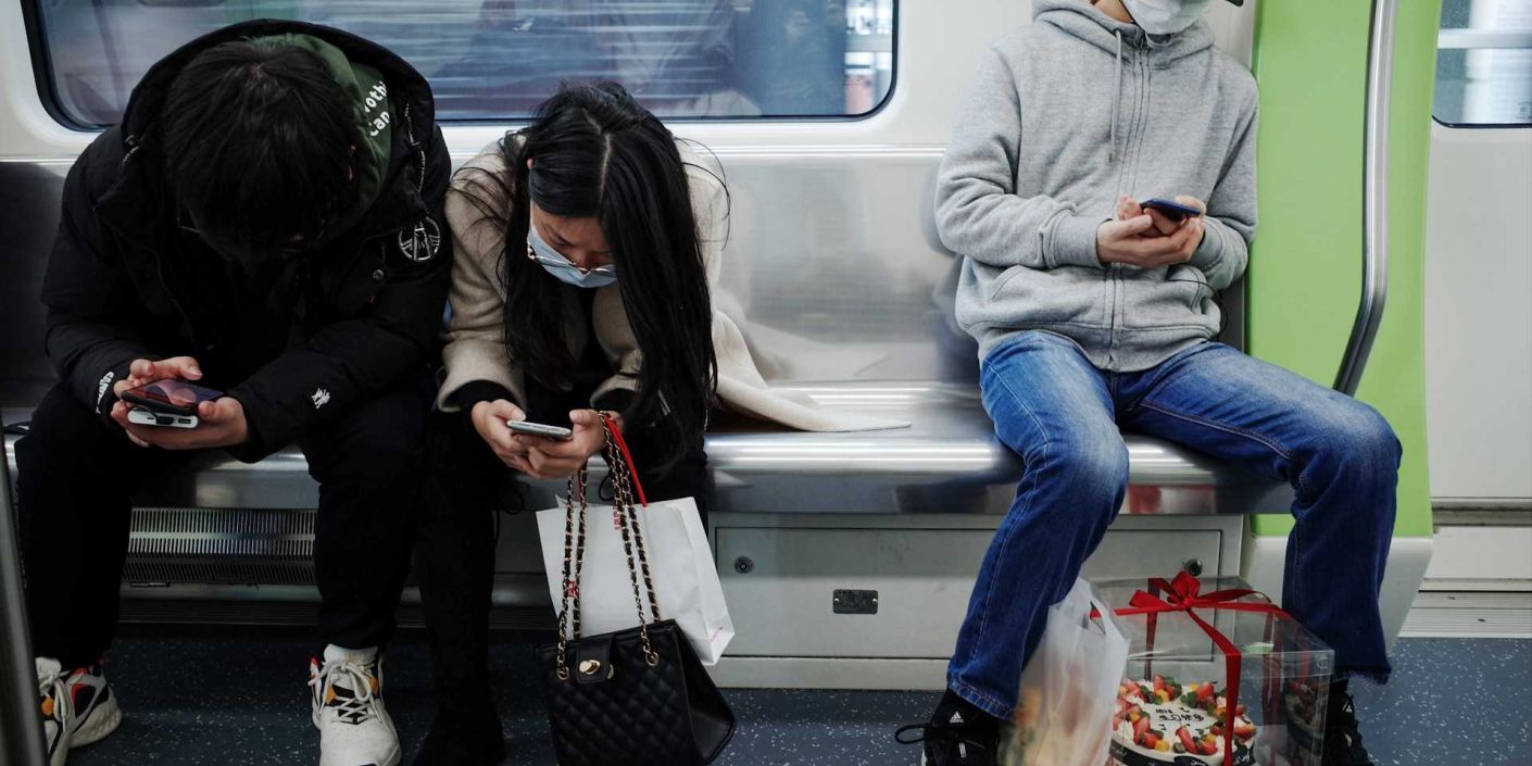 Gen Z hobi menggunakan transportasi umum (Kenny Zhang/Unsplash)