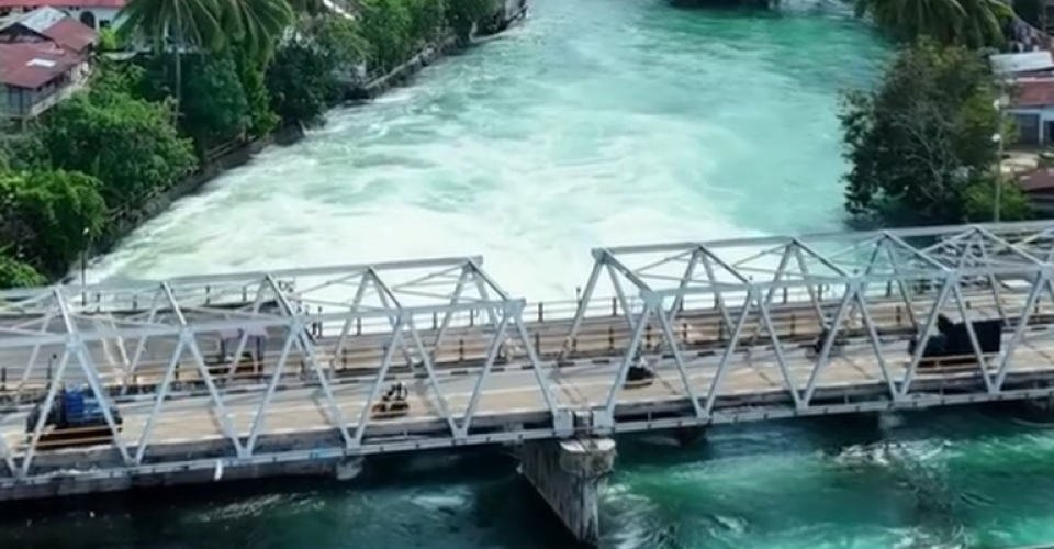 Air  Danau Singkarak yang Viral Jadi Jernih Bak di Swiss (sumber: msn.com)