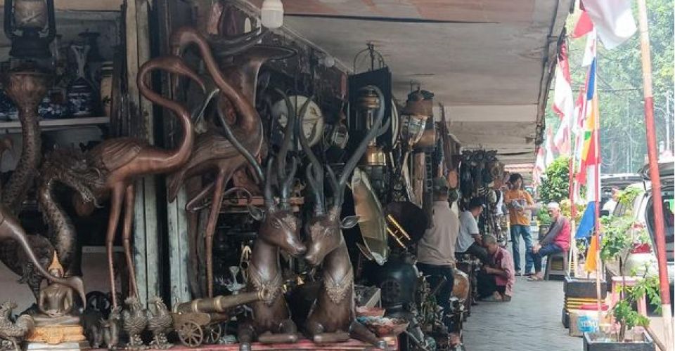 Pasar Antik Triwindu Surakarta (Pinterest)