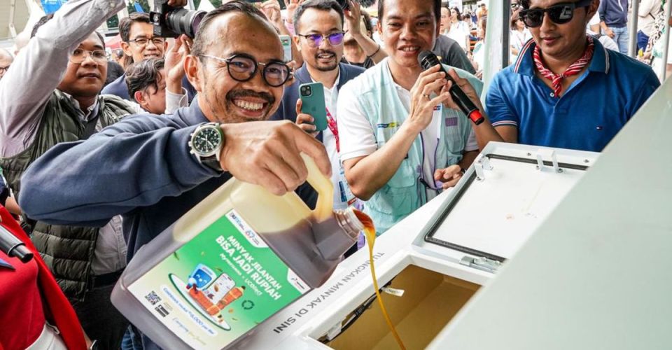 Sekarang masyarakat bisa jual minyak jelantah ke Pertamina (FOTO: CNN Indonesia)