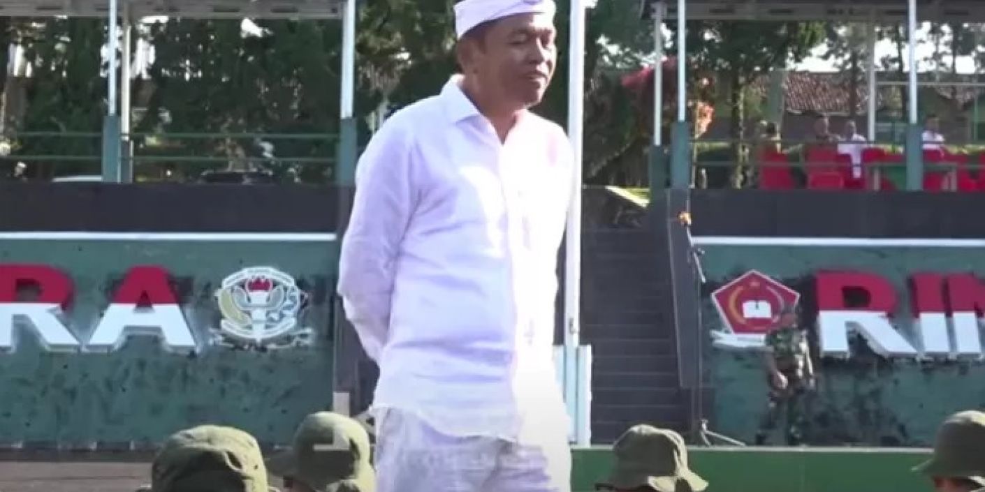 Kang Dedi Mulyadi Mengunjungi Para Pelajar di Barak Militer. (Foto: KANG DEDI MULYADI CHANEL & Radar Bogor)